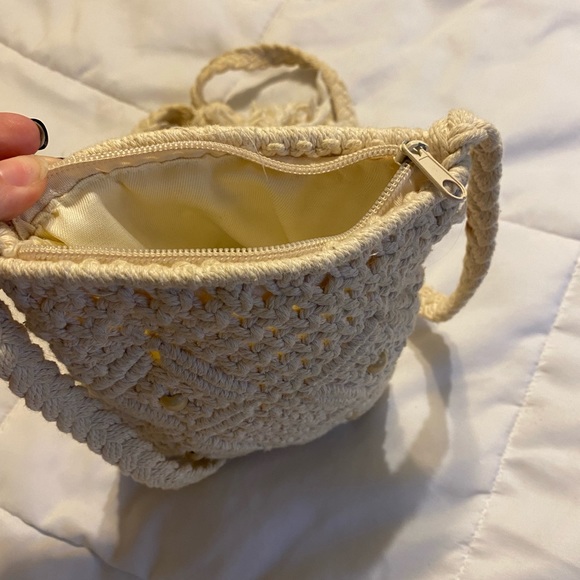 Forever 21 Women’s Knitted Crossbody/Shoulder Bag - Picture 10 of 10